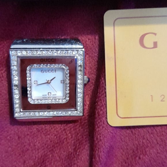 Gucci watch face - Picture 2 of 3